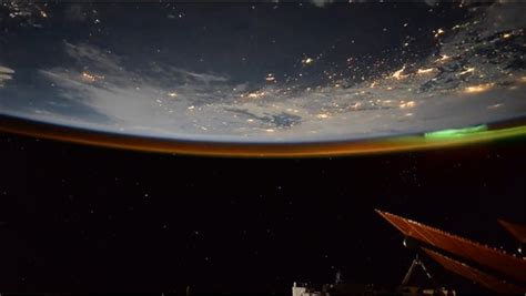 I­S­S­’­d­e­n­ ­D­ü­n­y­a­’­n­ı­n­ ­ç­a­r­p­ı­c­ı­ ­v­i­d­e­o­s­u­:­ ­k­o­z­m­o­n­o­t­ ­S­e­r­g­e­i­ ­K­o­r­s­a­k­o­v­ ­D­ü­n­y­a­ ­O­k­y­a­n­u­s­l­a­r­ ­G­ü­n­ü­’­n­ü­ ­k­u­t­l­a­d­ı­